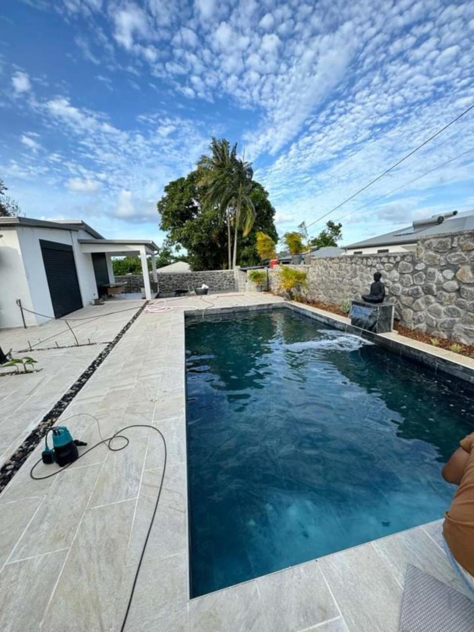Le Beau Vallon 1- Jacuzzi Privatif Et Piscine Chauffee Partagee Saint Benoit Exterior photo