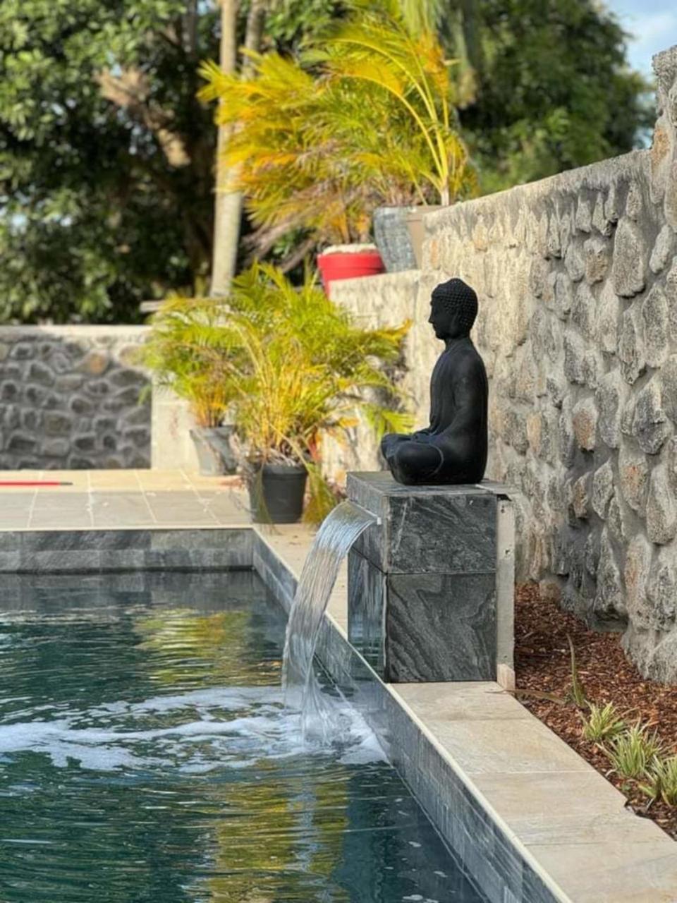 Le Beau Vallon 1- Jacuzzi Privatif Et Piscine Chauffee Partagee Saint Benoit Exterior photo