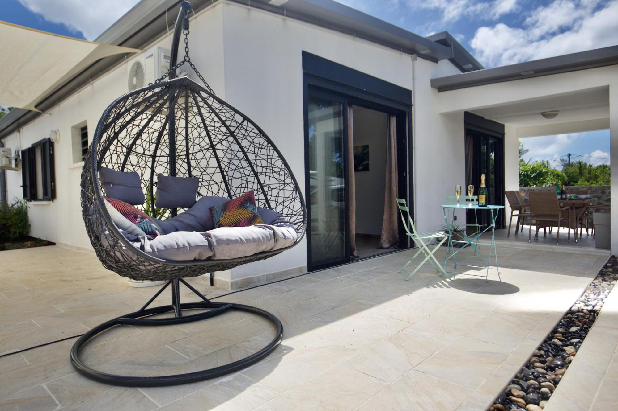 Le Beau Vallon 1- Jacuzzi Privatif Et Piscine Chauffee Partagee Saint Benoit Exterior photo