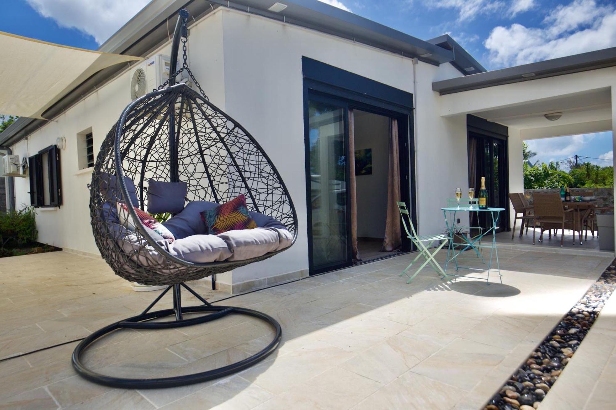 Le Beau Vallon 1- Jacuzzi Privatif Et Piscine Chauffee Partagee Saint Benoit Exterior photo