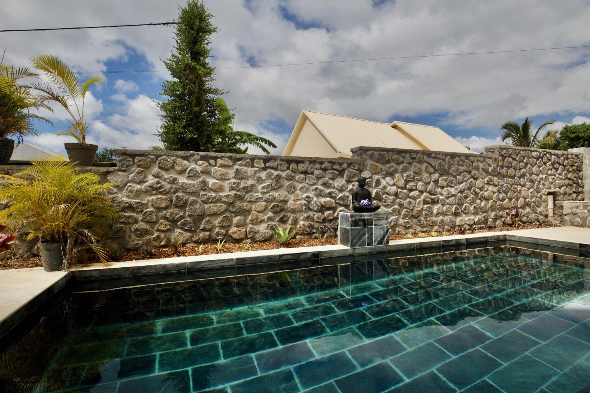 Le Beau Vallon 1- Jacuzzi Privatif Et Piscine Chauffee Partagee Saint Benoit Exterior photo