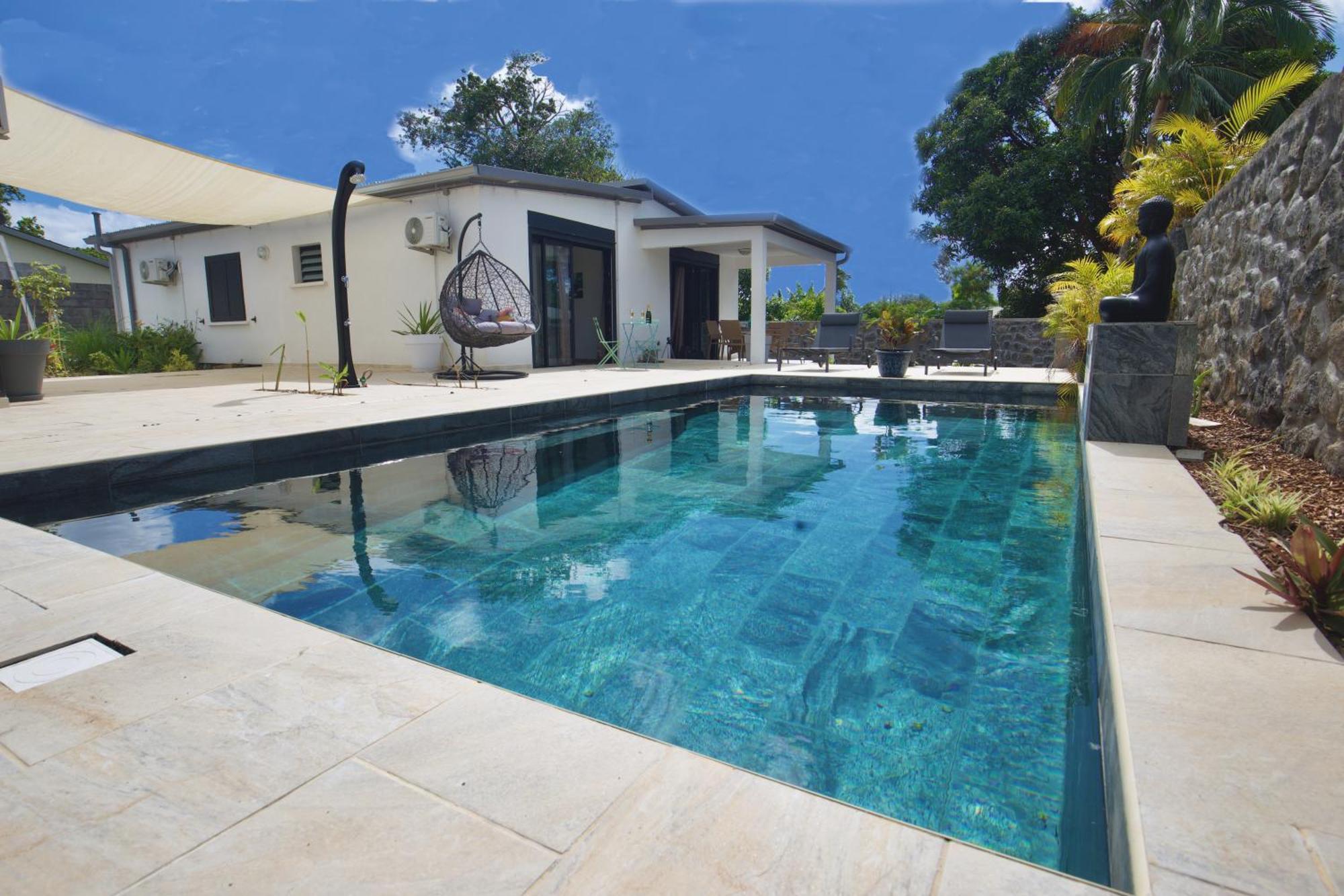 Le Beau Vallon 1- Jacuzzi Privatif Et Piscine Chauffee Partagee Saint Benoit Exterior photo