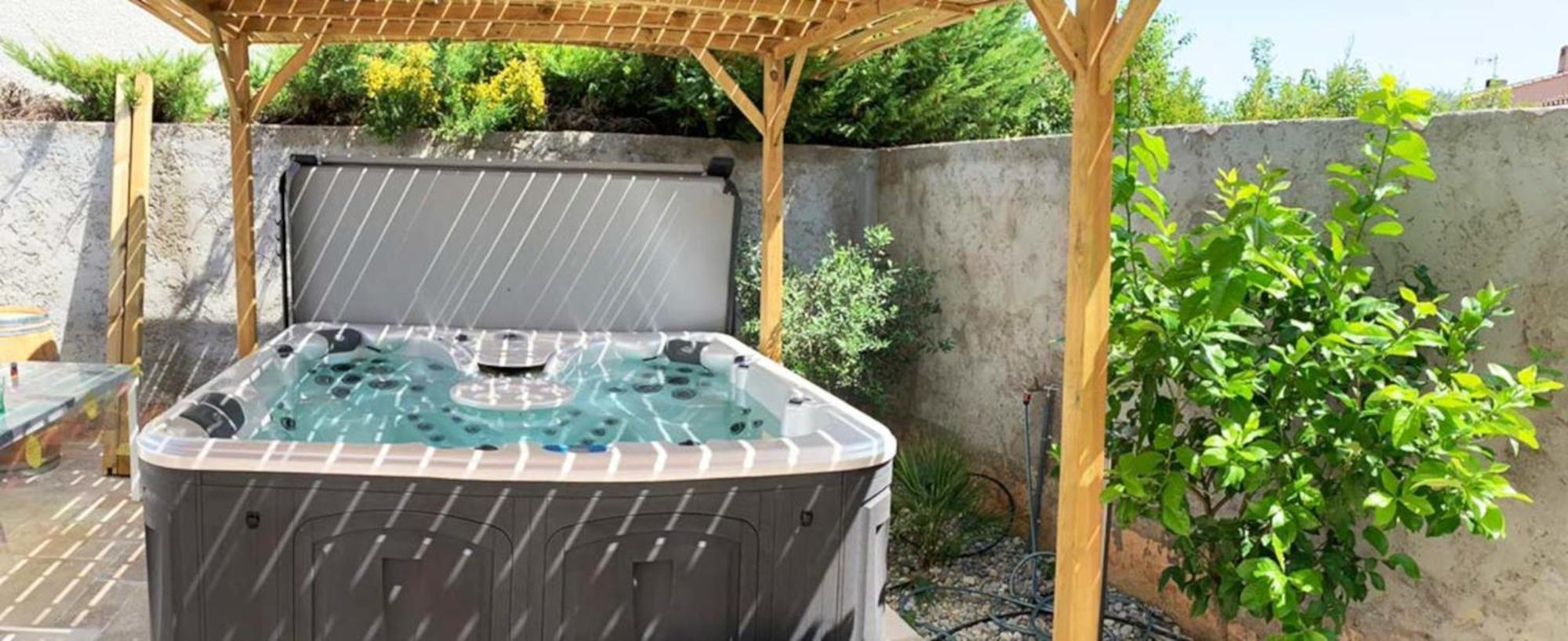 Le Beau Vallon 1- Jacuzzi Privatif Et Piscine Chauffee Partagee Saint Benoit Exterior photo